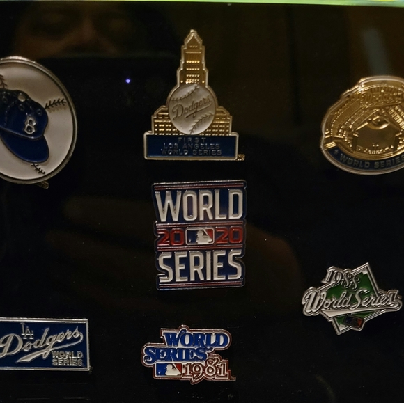 LA DODGERS COLLECTORS WORLD SERIES CHAMPIONSHIP PIN SET DISPLAY CASE - Picture 2 of 7